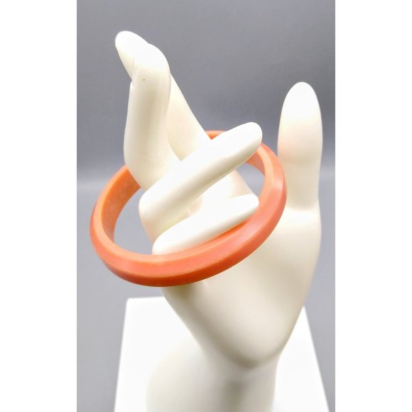 Vintage Coral Plastic Bangle, Fun Stackable Mod Fashion Bracelet - Picture 3 of 5
